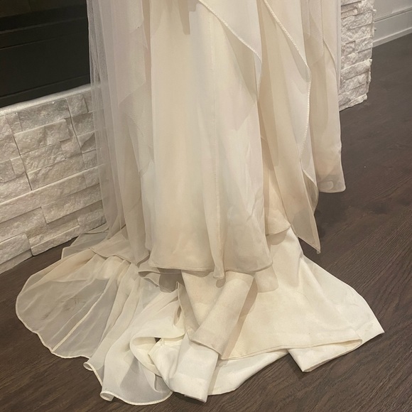 Hayley Paige Wedding Gown - Picture 13 of 16